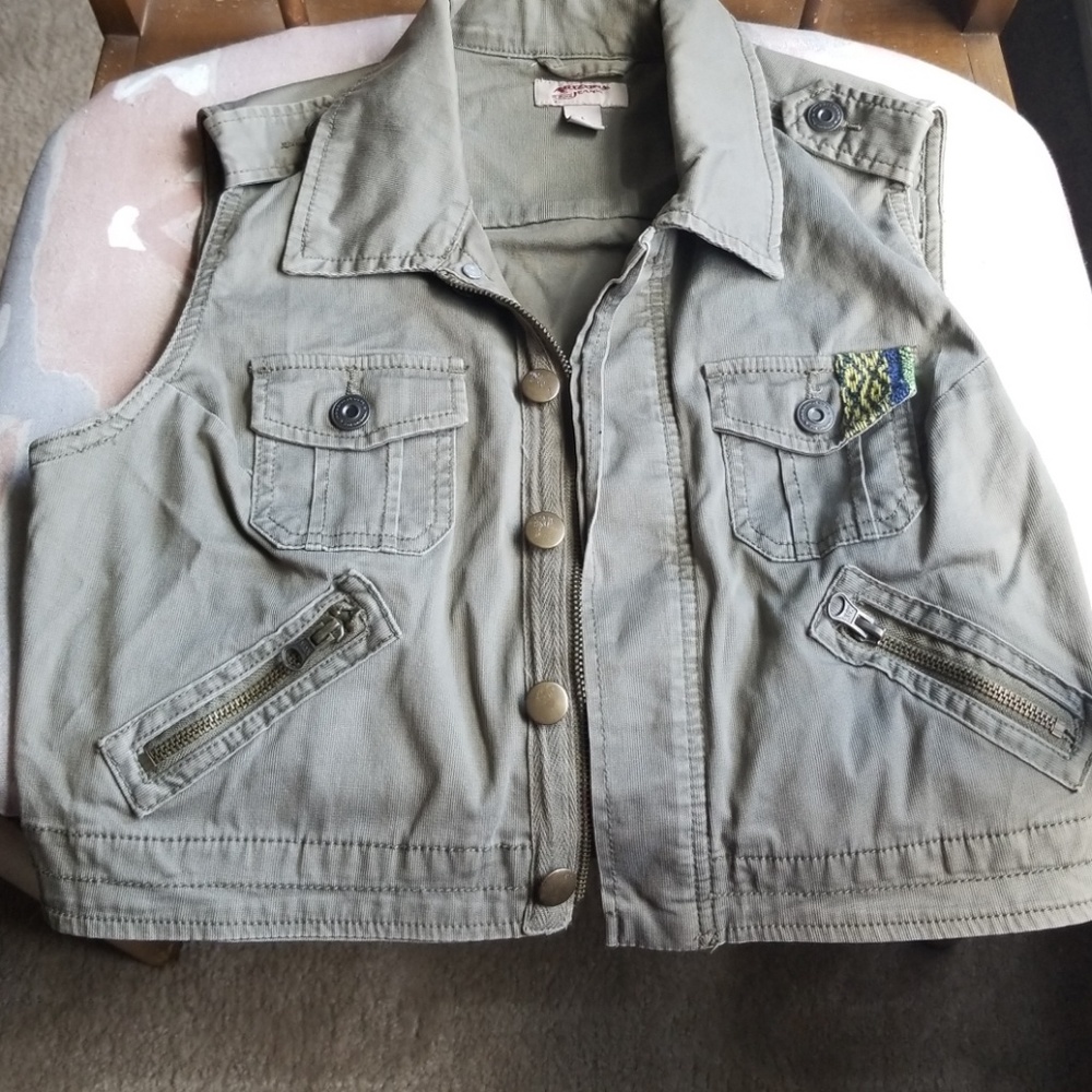 Camo green vest - Picture 1 of 4